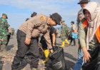 Bersih Pantai Bambang, Polres Lumajang Libatkan Pemda